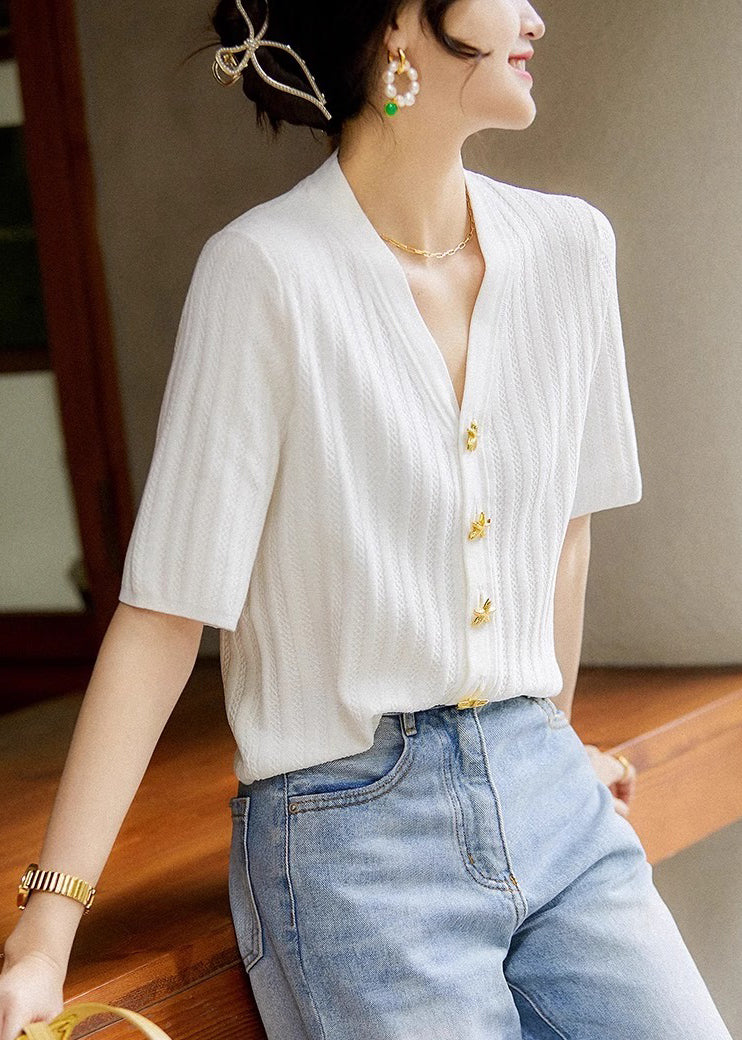 Chemise en tricot noire à col en V et coupe ajustée pour l'été TZ016