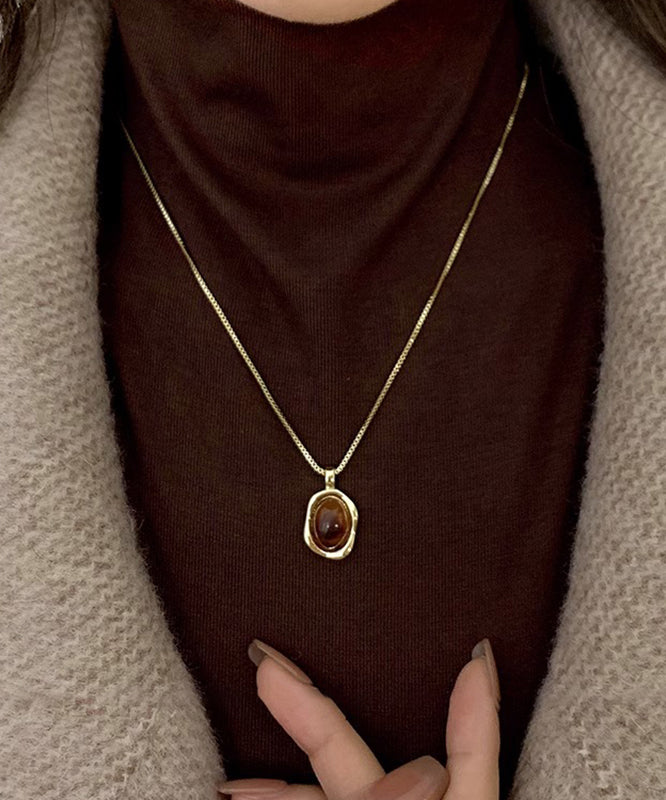 Ensemble de colliers et pendentifs en cuivre, ambre et or, style surdoré