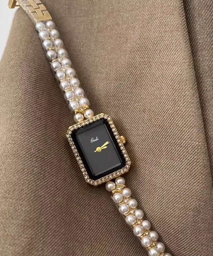 Montre élégante en métal noir avec chaîne carrée et perles YI049
