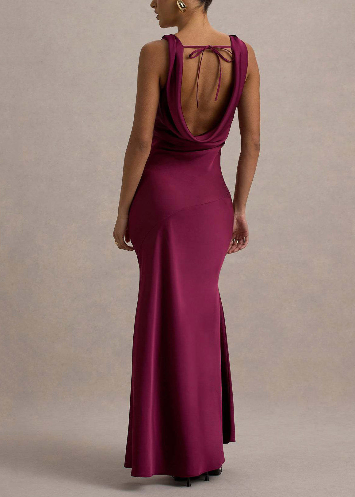 Robe de soirée dos nu motif tortue, col enveloppant, bleue, élégante