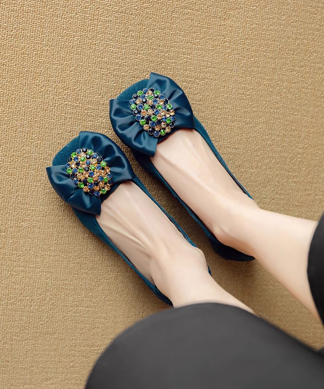 Mocassins élégants en daim avec nœud épais et zircon bleu