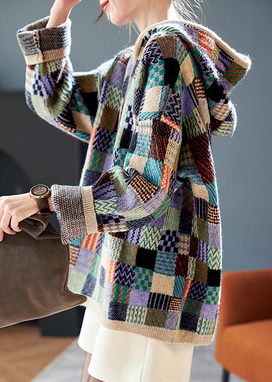 Stilvoller karierter Patchwork-Strickpullover mit Kapuze für den Frühling TF042