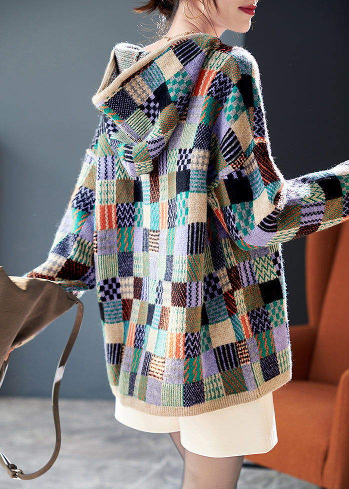 Stilvoller karierter Patchwork-Strickpullover mit Kapuze für den Frühling TF042