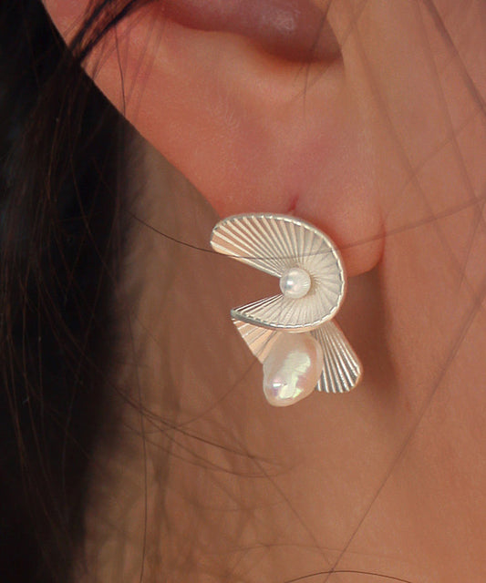 Boucles d'oreilles à tige uniques en forme d'éventail avec perles de cuivre TX031