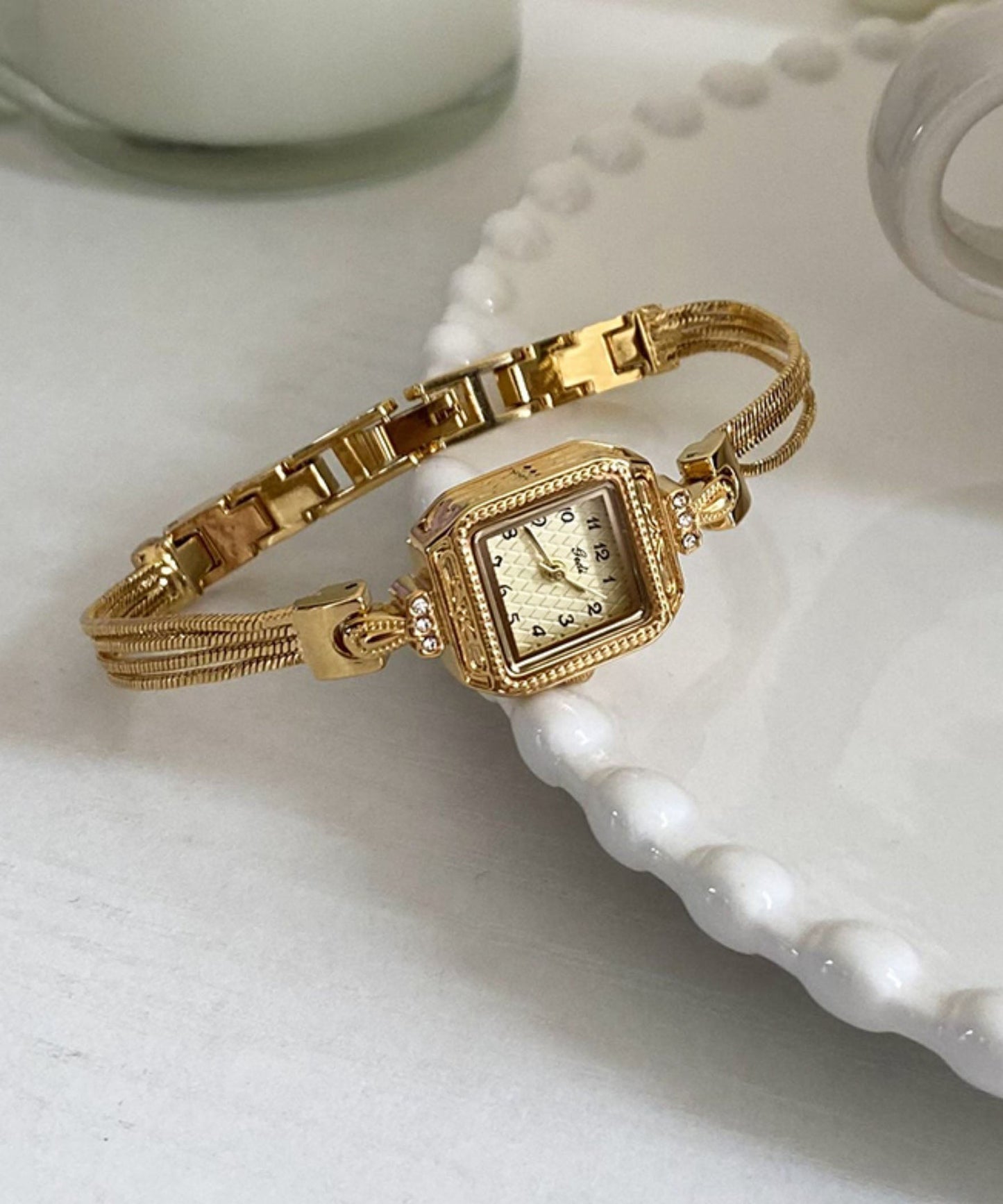 Montres à chaîne carrée Vogue en acier inoxydable et zircon doré