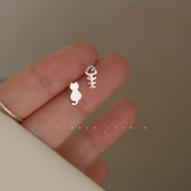 Stud Asymmetrical Ear