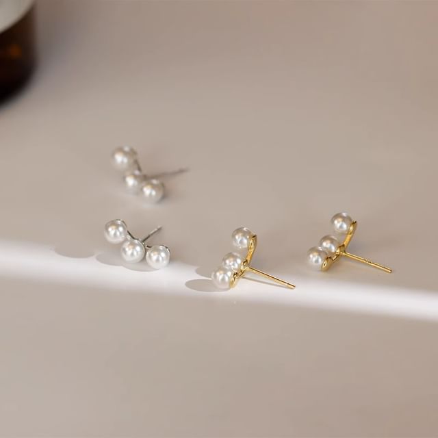 Pearl Stud Faux Earring