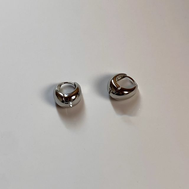 Earring Huggie Metallic