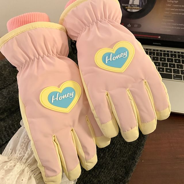 Tone Two Gloves Heart