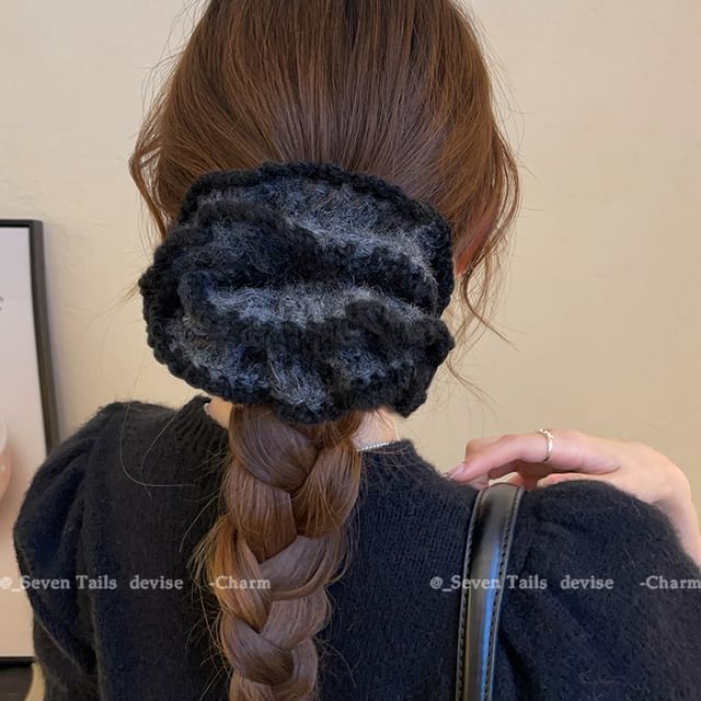 Scrunchie Contrast Trim Knit
