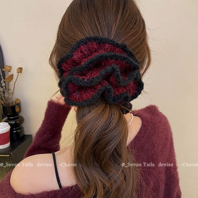 Scrunchie Contrast Trim Knit