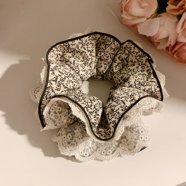 Scrunchie Trim Lace Floral Print