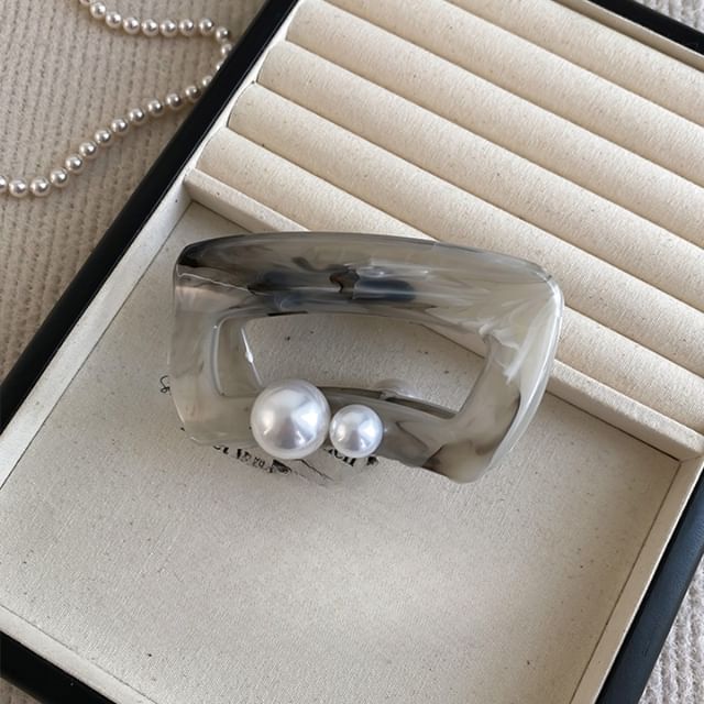 Acrylic Faux Claw Pearl Hair