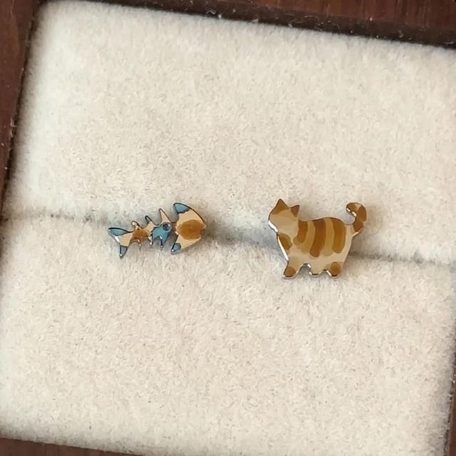 Asymmetrical Stud Fish Earring Alloy Cat