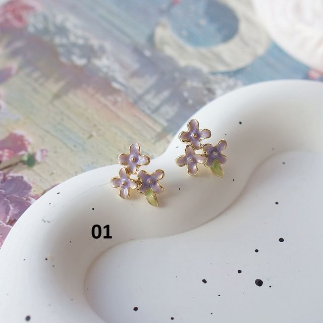 Clip Floral / On Stud Earring