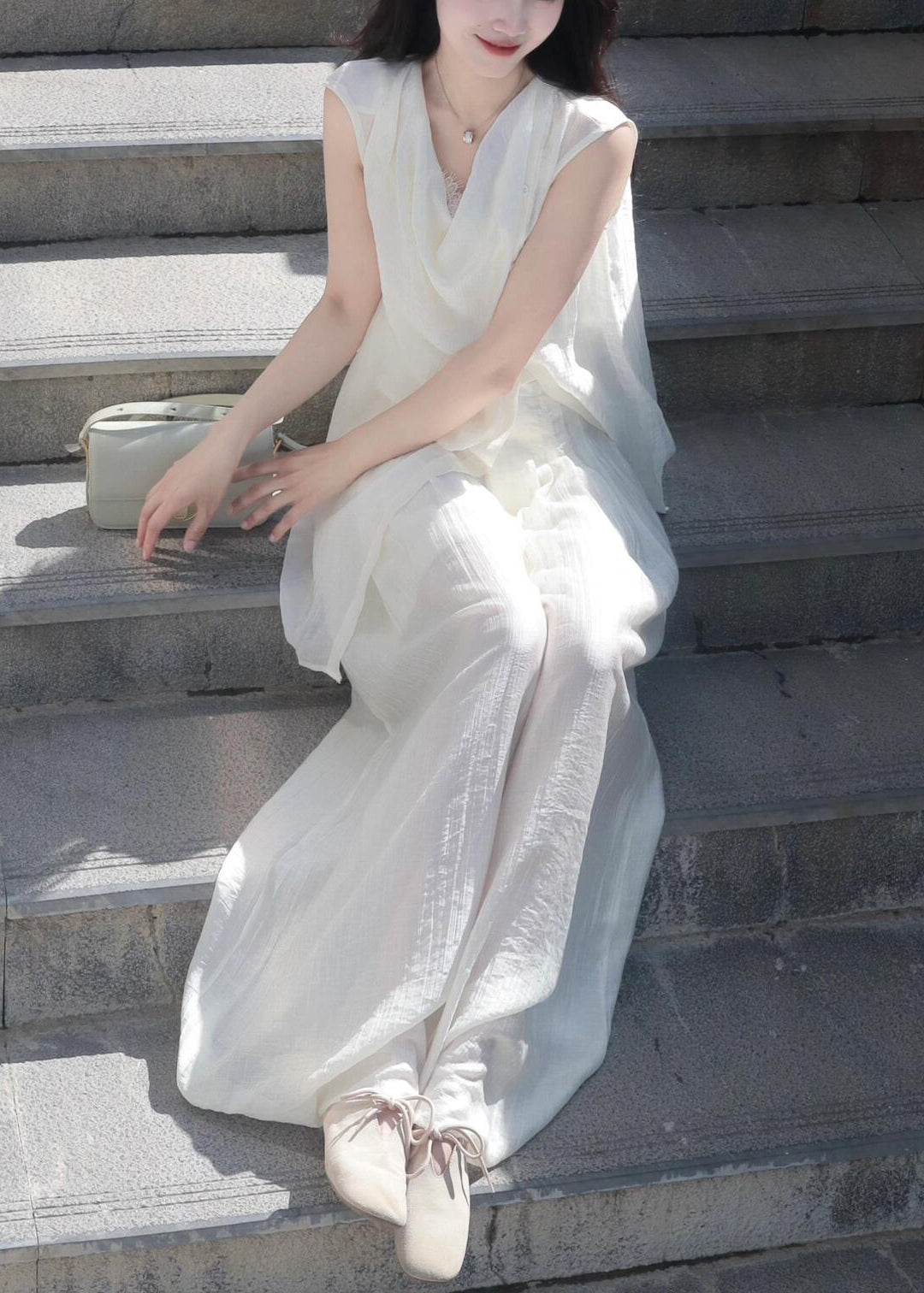 Ensemble deux pièces en coton avec chemises asymétriques blanches et pantalons larges pour l'été EE020