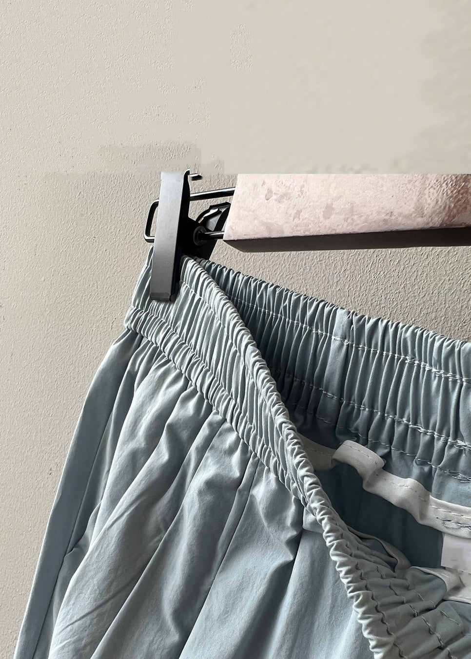 Blaue Sommerhose aus Baumwolle mit elastischer, kurzer Taille