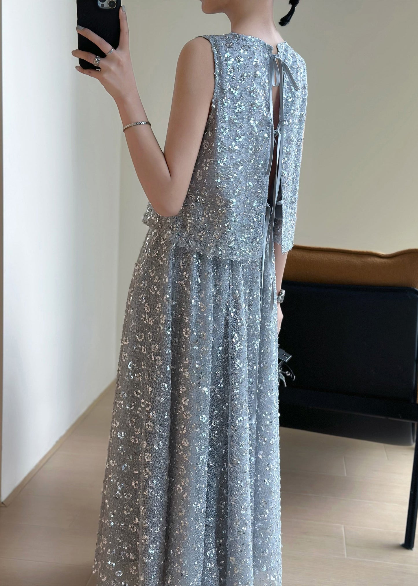 Ensemble deux pièces haut et jupe à lacets et paillettes gris sans manches QP049