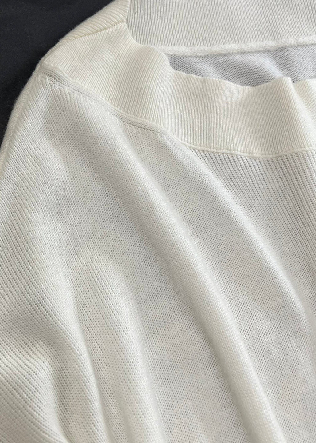 Pull en laine beige à épaules dénudées et patchwork de dentelle, collection automne RV027