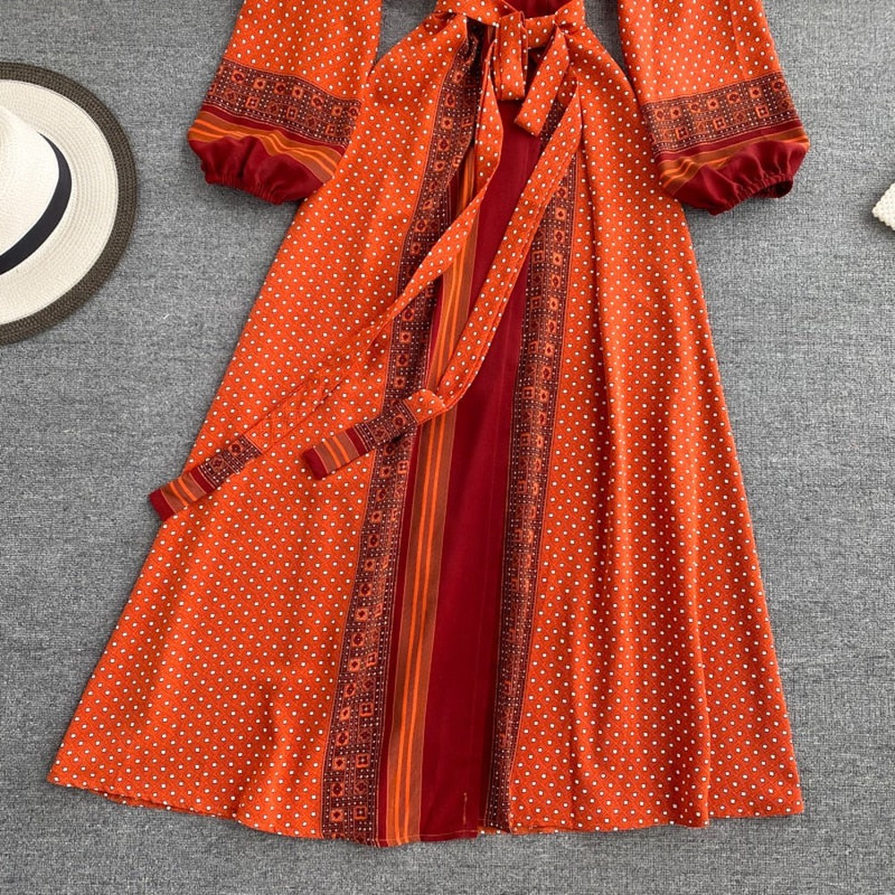 Robe vintage marron à col en V et manches longues bouffantes imprimées à la taille AR1003