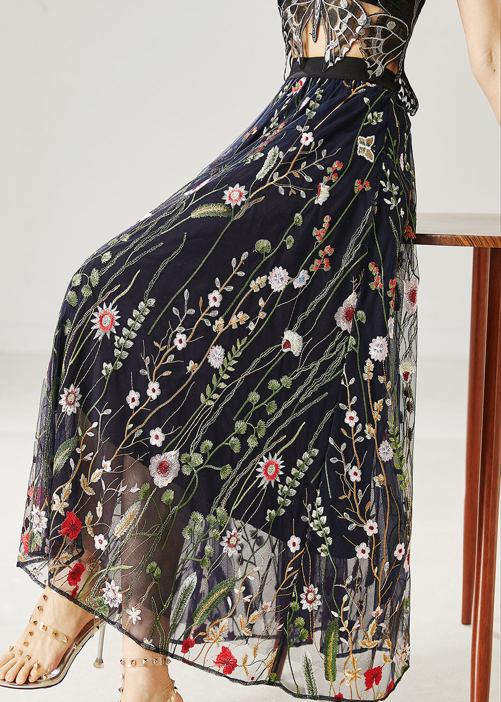 Jupes en tulle brodées noires faites à la main pour l'été AZ1026