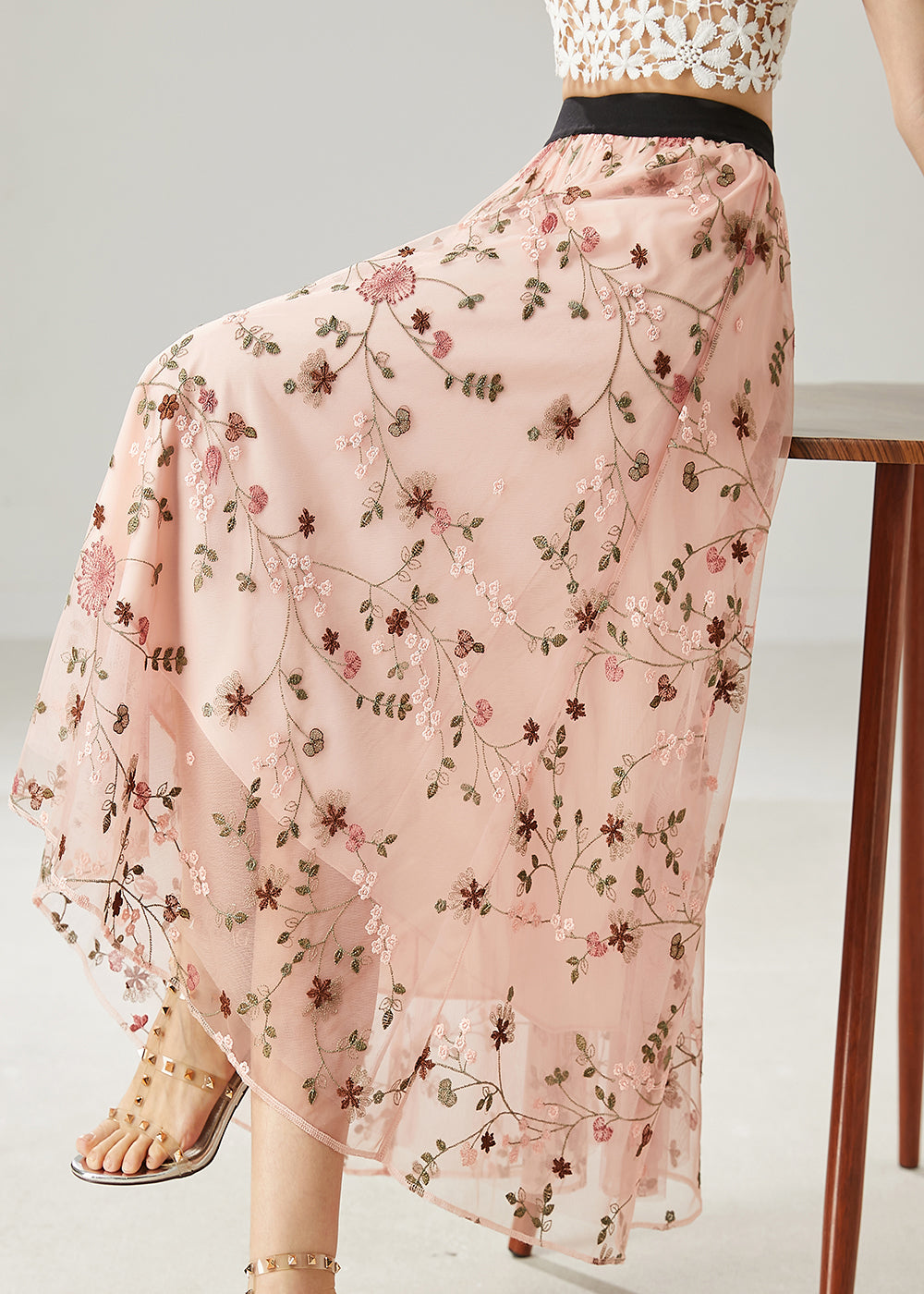 Jupe trapèze en tulle rose brodée pour l'été AZ1036