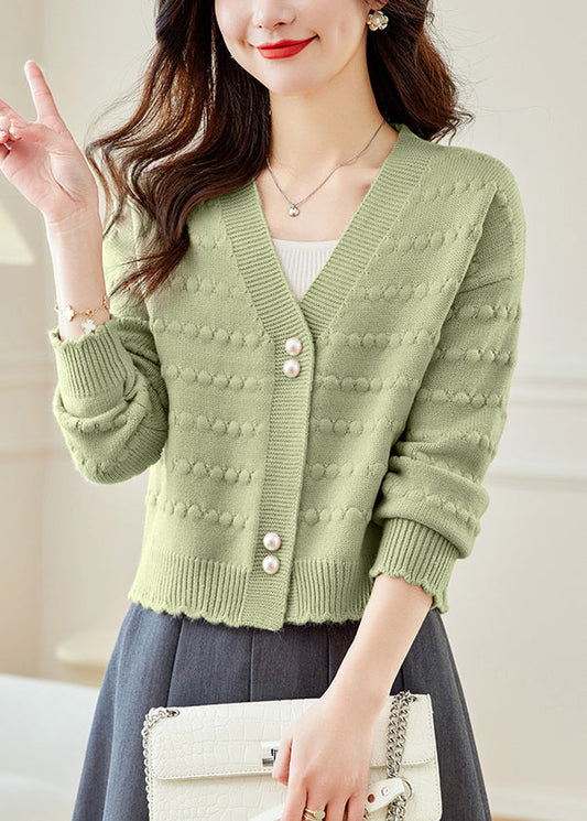Vogue Grüner Strickmantel mit V-Ausschnitt und Knöpfen, Herbst QC030