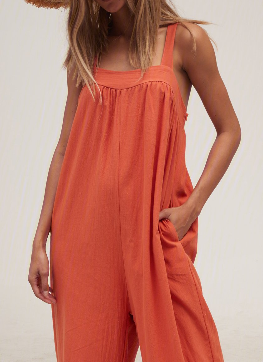 Einfarbiger ärmelloser Spaghetti-Jumpsuit mit weitem Bein QAJ60