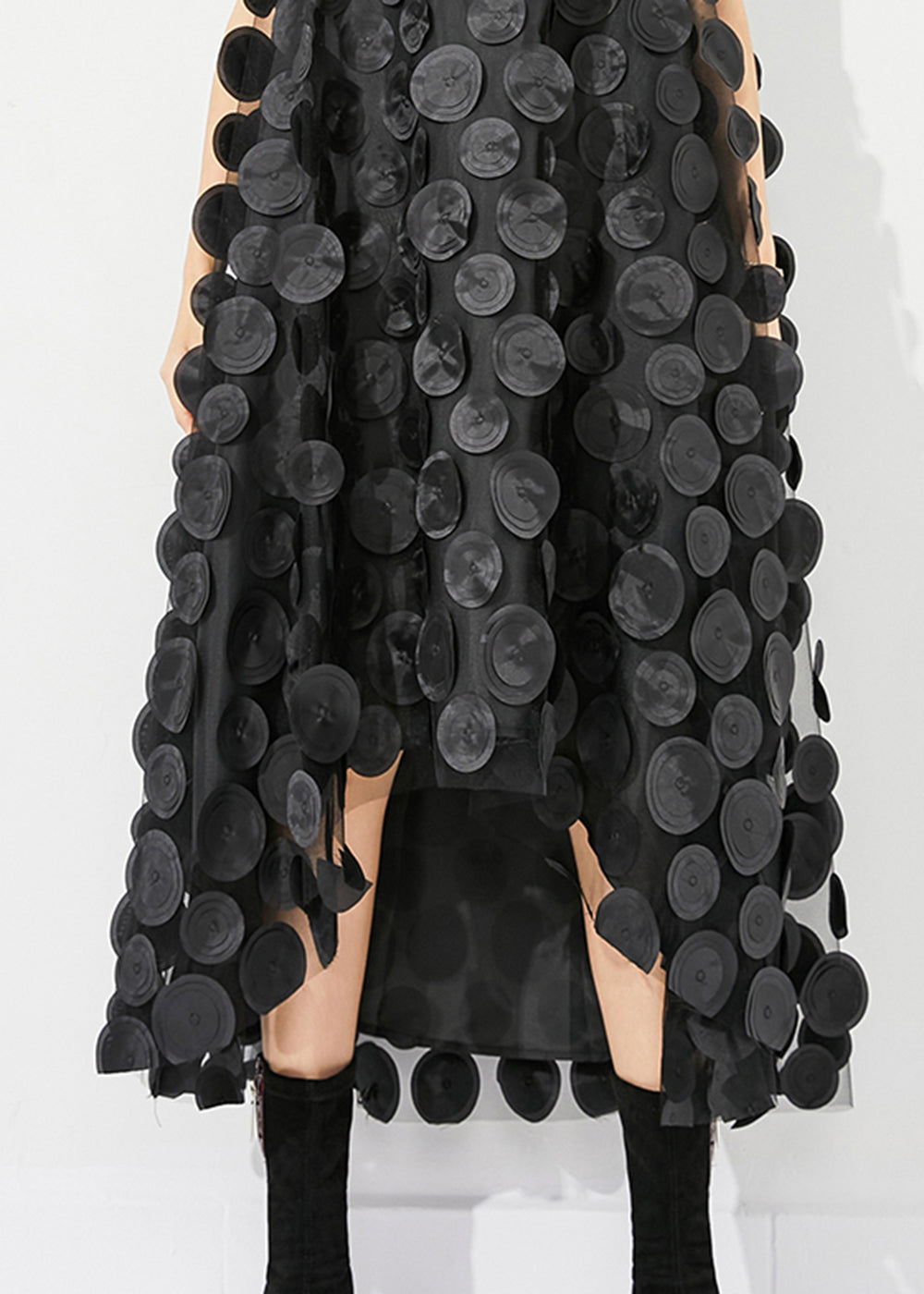 Feines schwarzes V-Ausschnitt-Patchwork-Low-High-Design-Tüll-langes ärmelloses Kleid LY0882