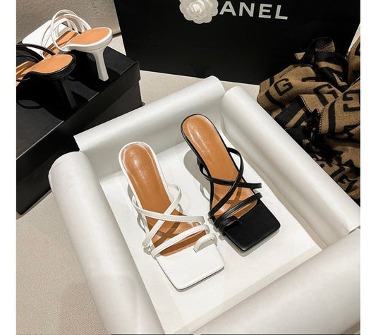 Sandales à talons hauts avec boucle d'orteil AE1048