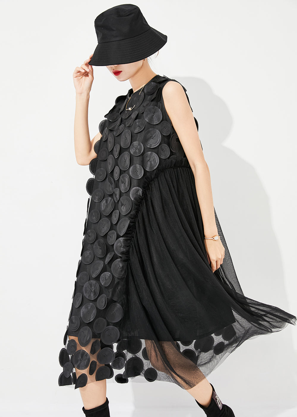 Robe de vacances unique en tulle patchwork surdimensionnée noire sans manches LY0881