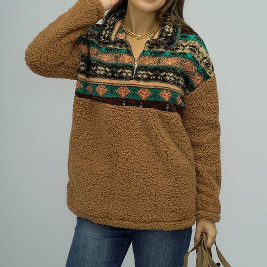 Sweat-shirt en polaire à col roulé et demi-zip à motifs CA1051