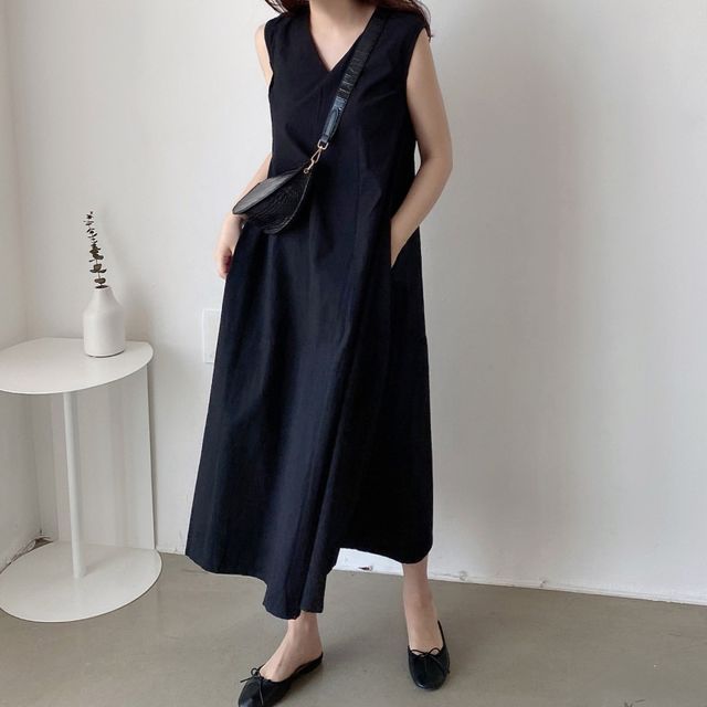 Sleeveless V-Neck Button-Up Maxi Dress AO6028