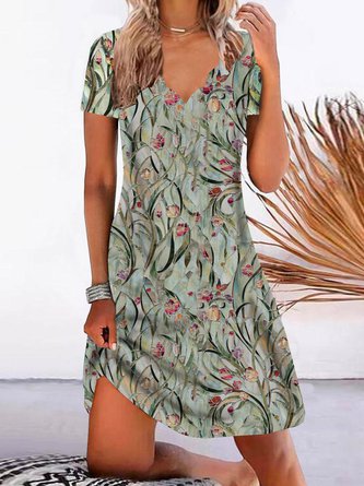 Lockeres Strickkleid mit V-Ausschnitt und kurzen Ärmeln EE22