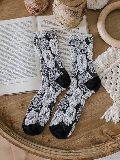 Lot de 3 paires de chaussettes en jacquard fleuri artistique pour femme, noires et blanches, AT1018