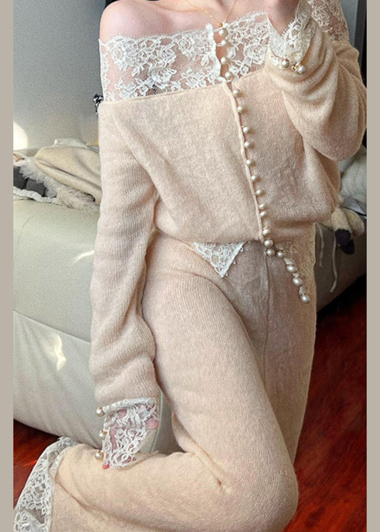 Ensemble deux pièces en tricot abricot avec col en dentelle et patchwork 