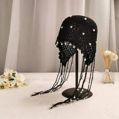 Bonnet tricoté à la main en coton avec perles et pompons OP1021