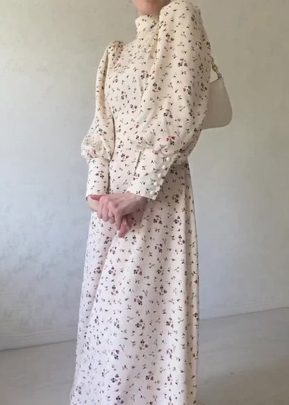 Robe en mousseline de soie imprimée à col montant et lacets abricot automne 2024 WO056