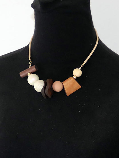 Collier géométrique artistique pour femme avec pendentif en bois
