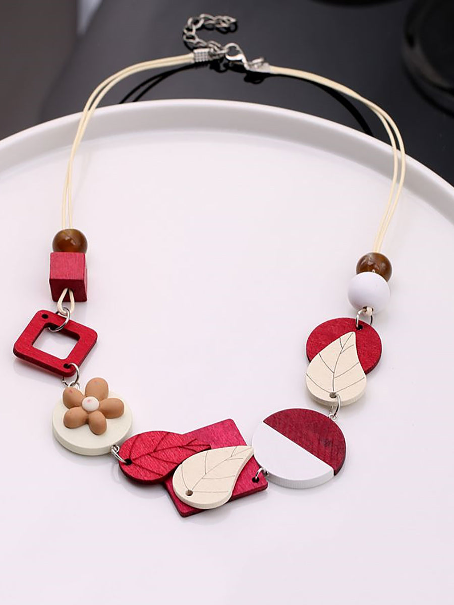 Collier géométrique en bois tissé pour femme