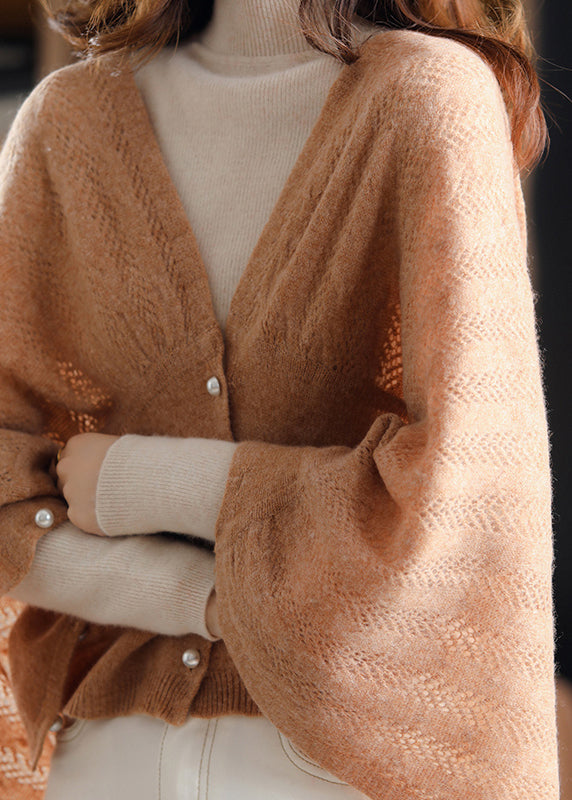 Einfacher Kamel-V-Ausschnitt-Knopf-Aushöhlen-Strickumhang Herbst WV025 