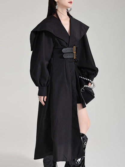Robe longue noire plissée asymétrique à revers et ceinture moderne 