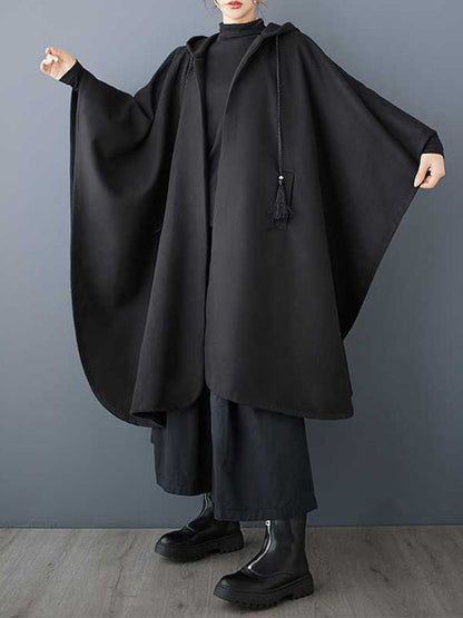 Stilvoller schwarzer Trenchcoat mit Kapuze, Kordelzug, Quastentaschen, Reißverschluss und Fledermausärmeln TW007 