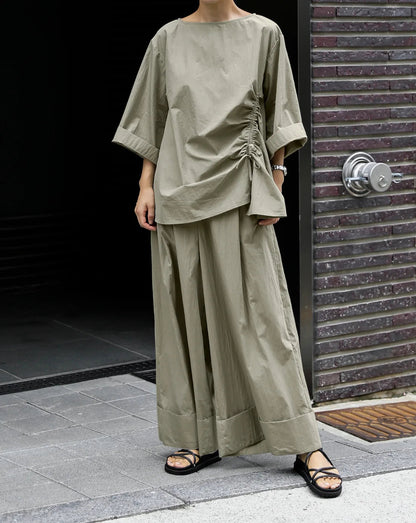 Lässiges Baumwolltop mit Kordelzugärmeln in Khaki, halb asymmetrisch 