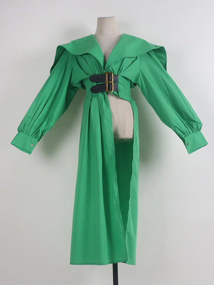 Robe longue noire plissée asymétrique à revers et ceinture moderne 