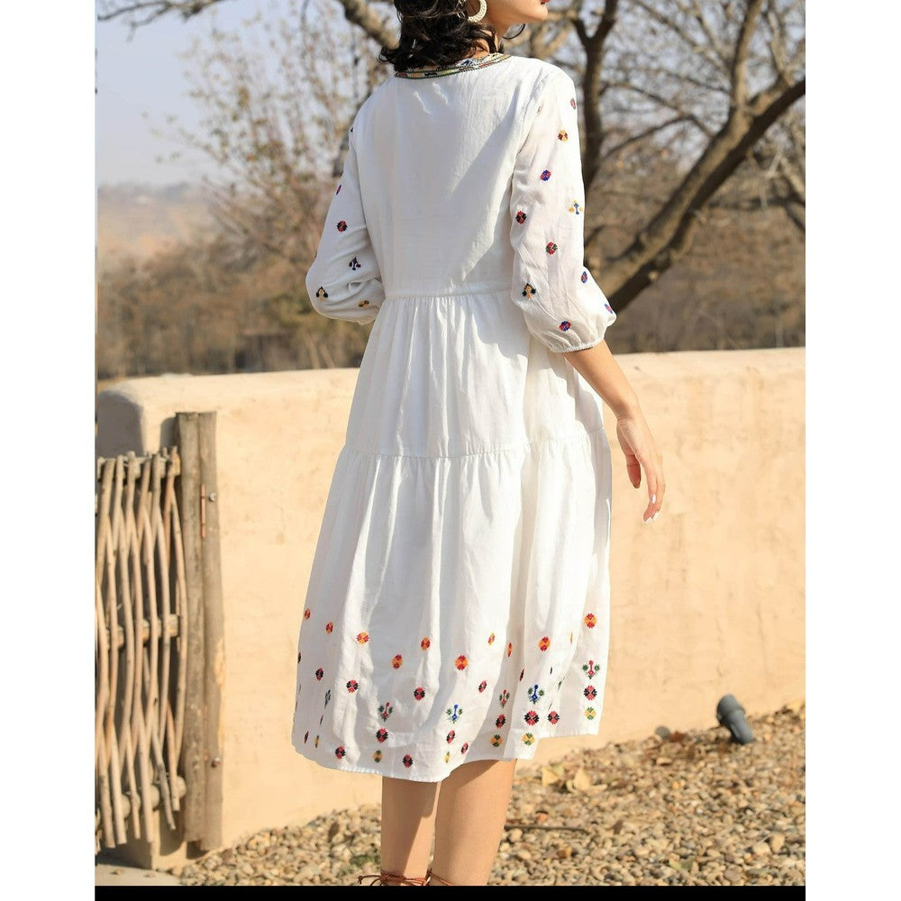 Boho White V-neck Floral Embroidery Lace-up Three-quarter Sleeves Dress AR1020