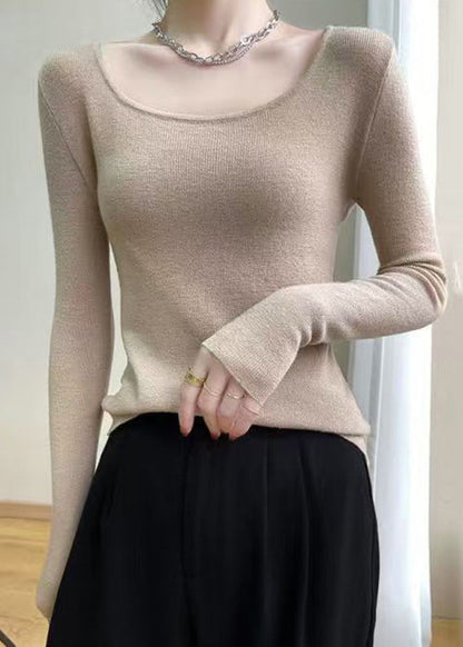 Haut en tricot de laine unie à col rond et coupe slim camel clair pour l'automne QX026 