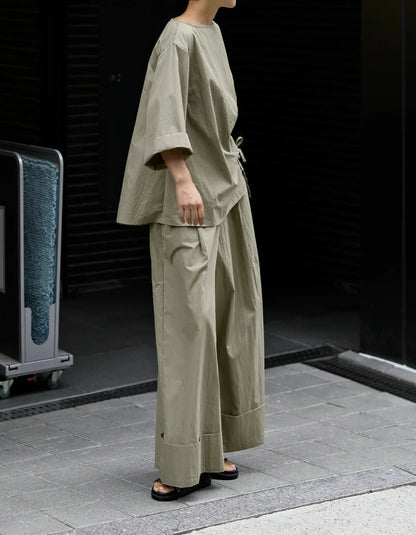 Lässiges Baumwolltop mit Kordelzugärmeln in Khaki, halb asymmetrisch 
