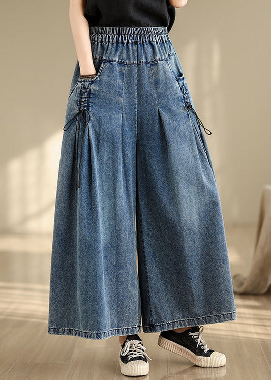 Pantalon d'été à bretelles larges et froissées en denim bleu à jambes croisées 