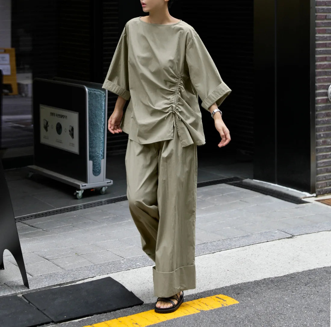 Lässiges Baumwolltop mit Kordelzugärmeln in Khaki, halb asymmetrisch 